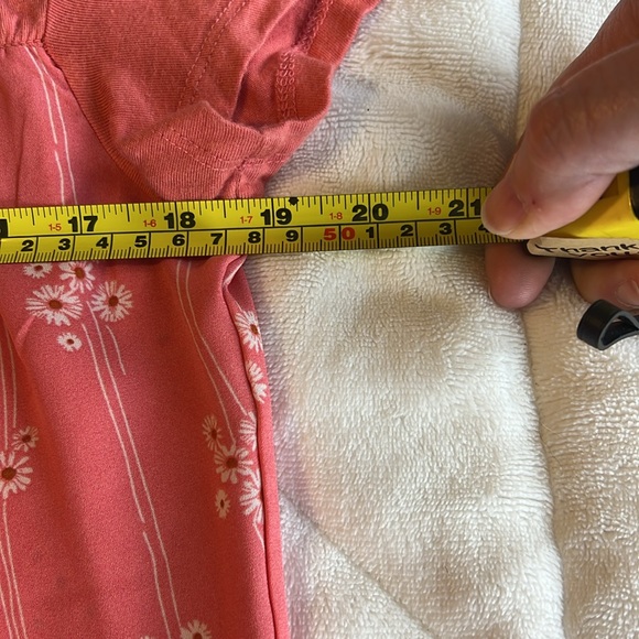 So lightweight short sleeve top - Picture 3 of 5